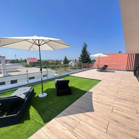 Napfeny Terasz 沃尼奥尔茨沃什海吉