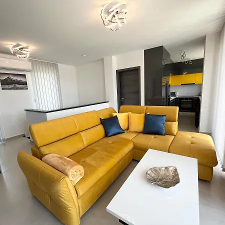 Napfeny Terasz 公寓 *